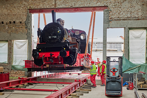 SCHOLPP is a specialist for rigging and moving all kinds of equipment – industrial plants, production machinery, or even historic steam locomotives.